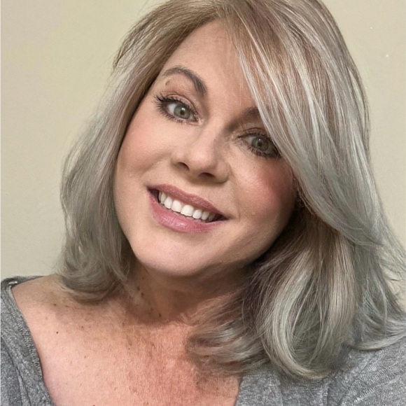 Meet your Posher, Connie - Picture 2 of 2